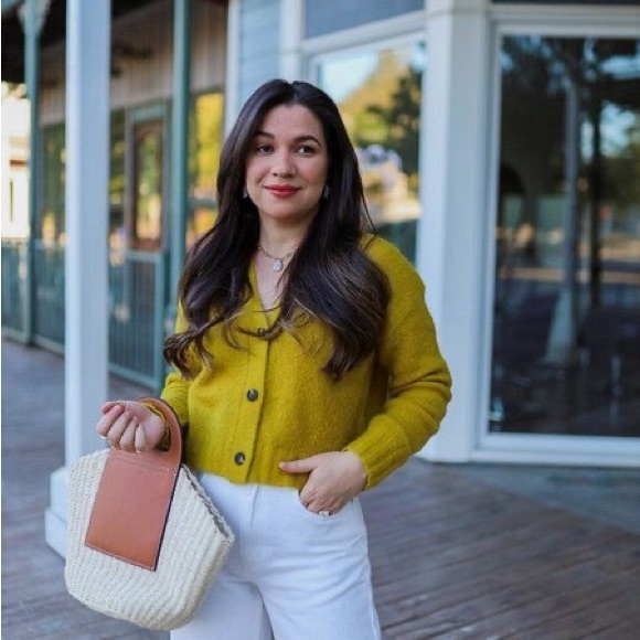 Everlane The Alpaca V Neck Cropped Cardigan - Picture 2 of 7